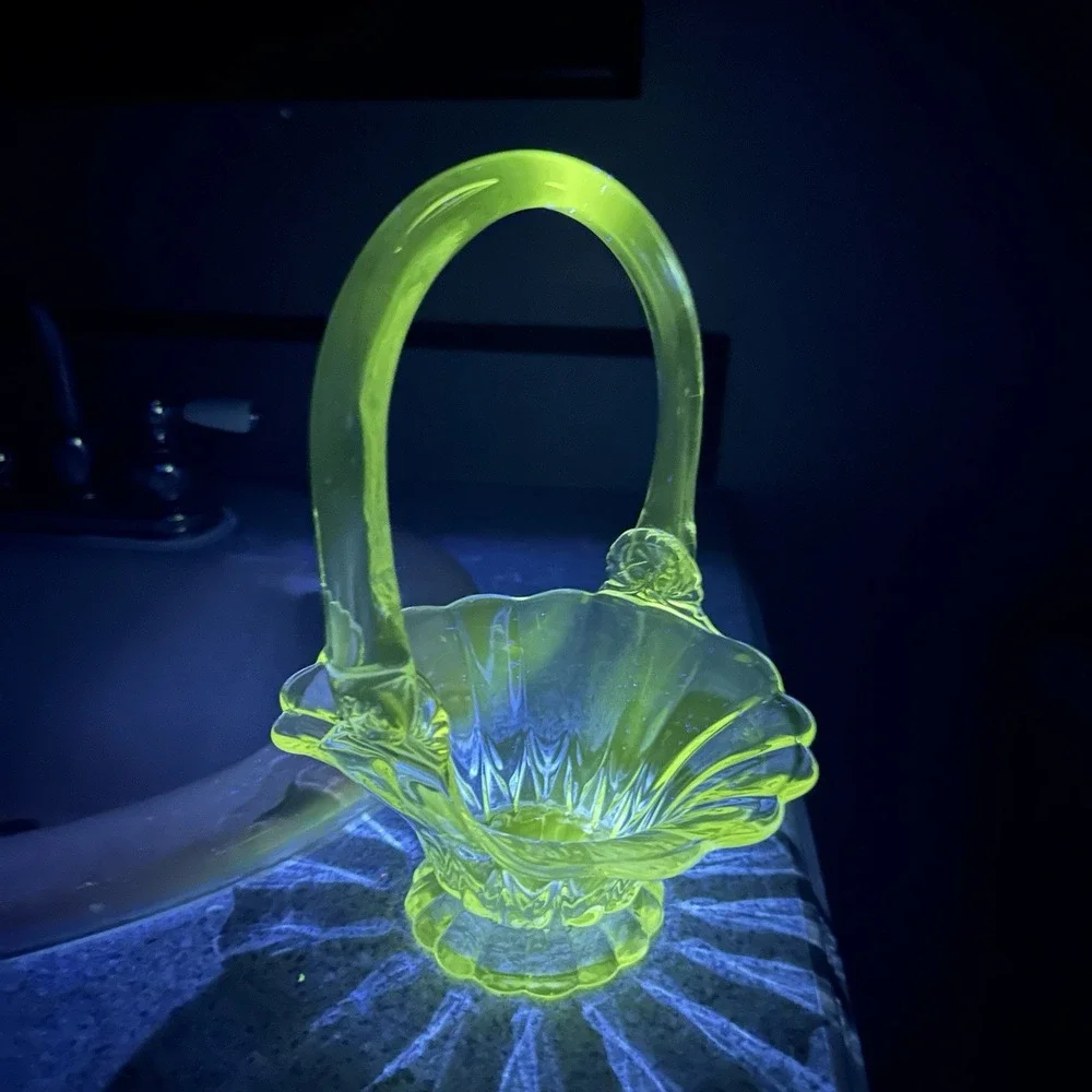 Vintage UV Glow Glass Basket Manganese Uranium Style Ruffled Edge 365 Light